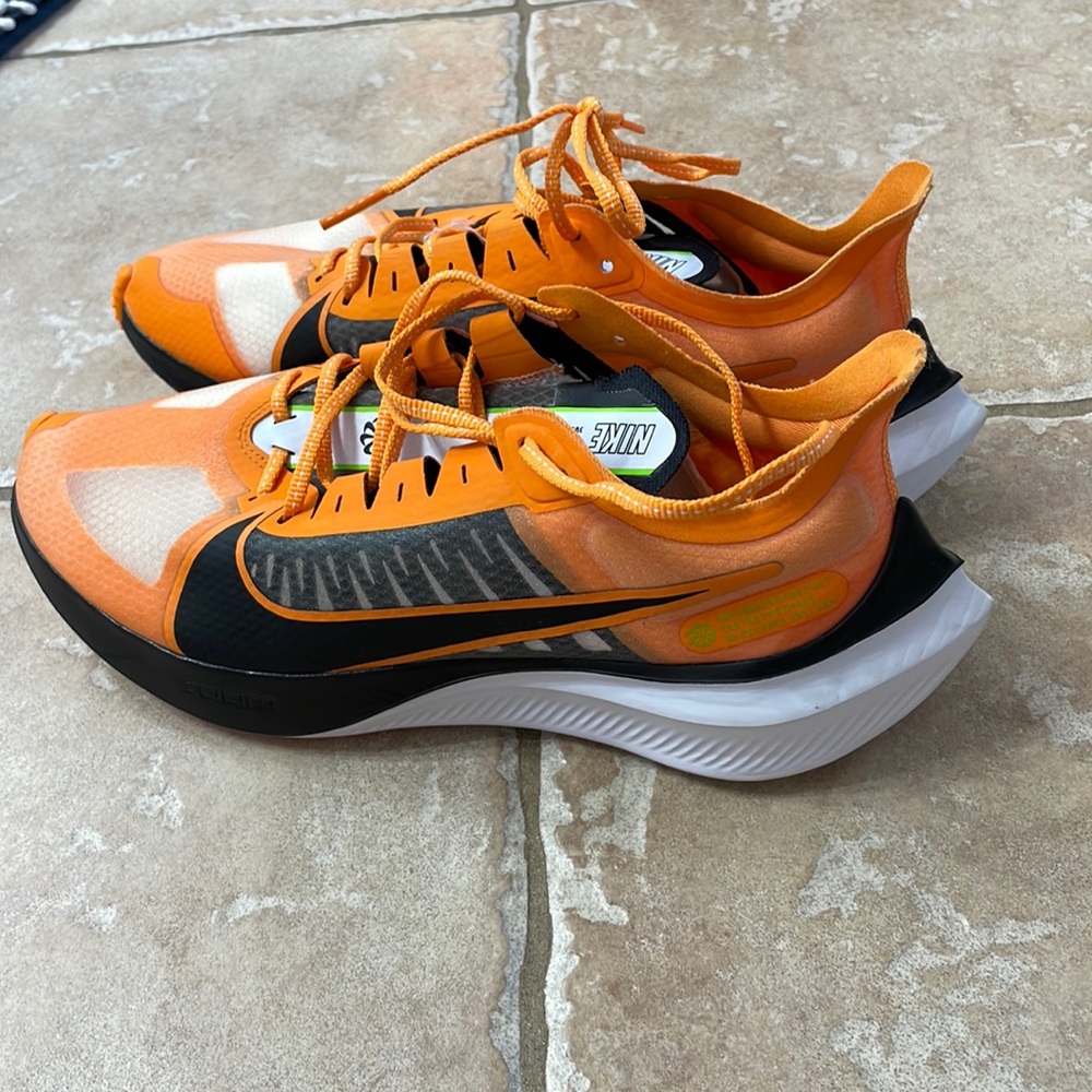 Nike Zoom Gravity Mens running shoes 10.5 Orange